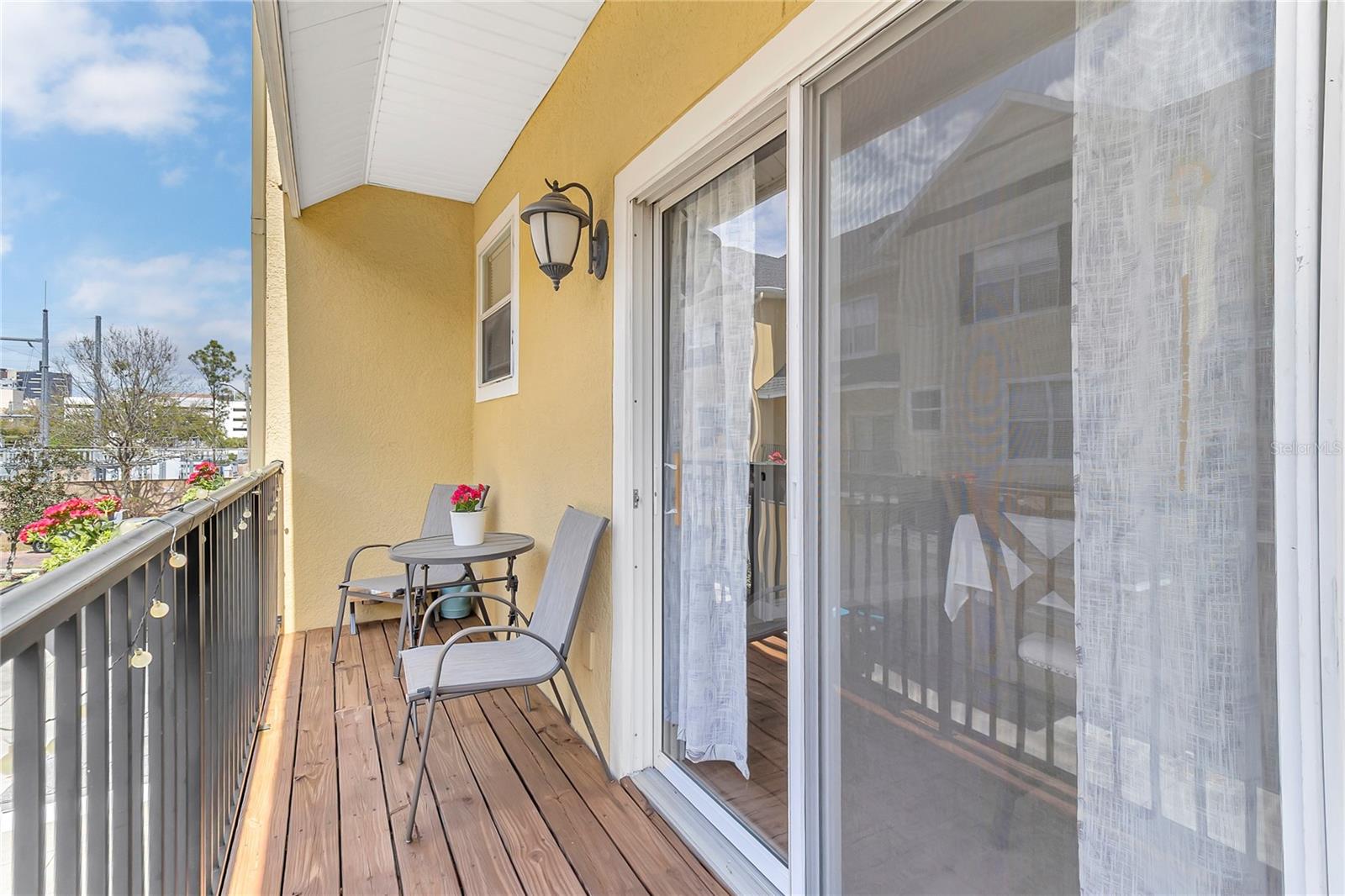 Image 17 of 30 For 28 Esther Street E