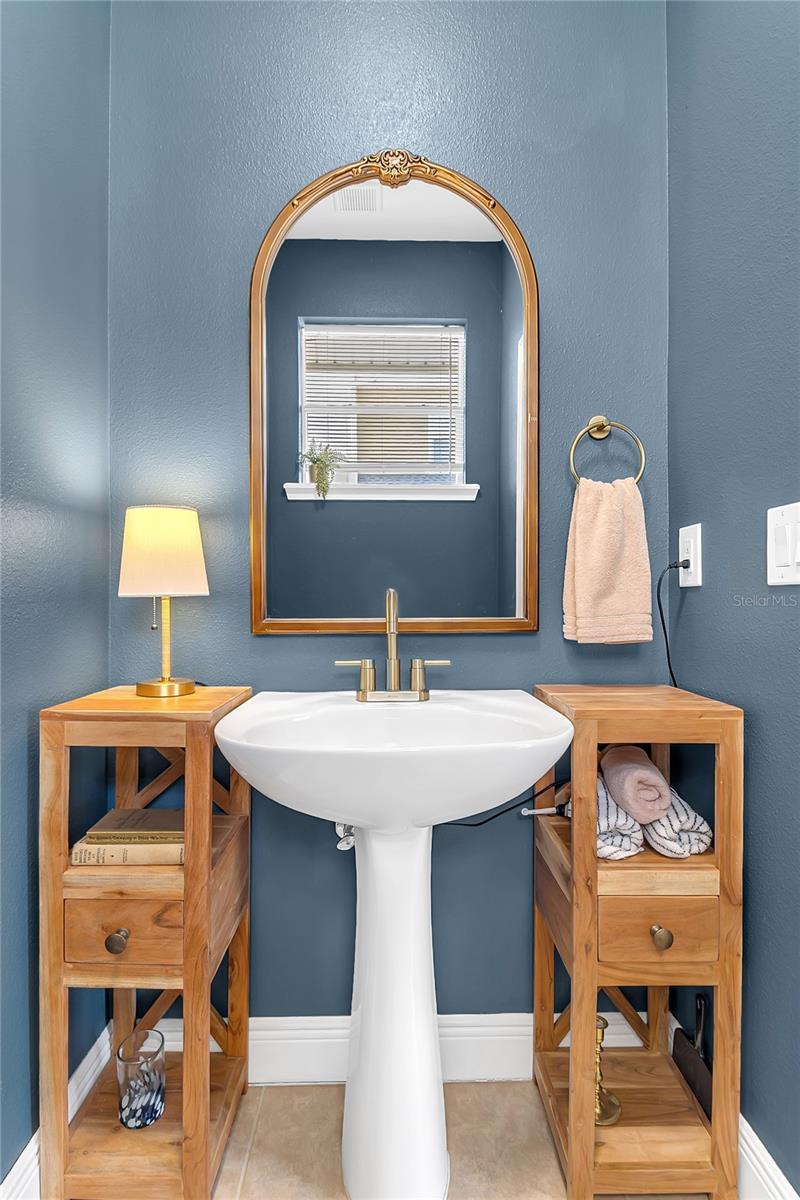 Image 18 of 30 For 28 Esther Street E