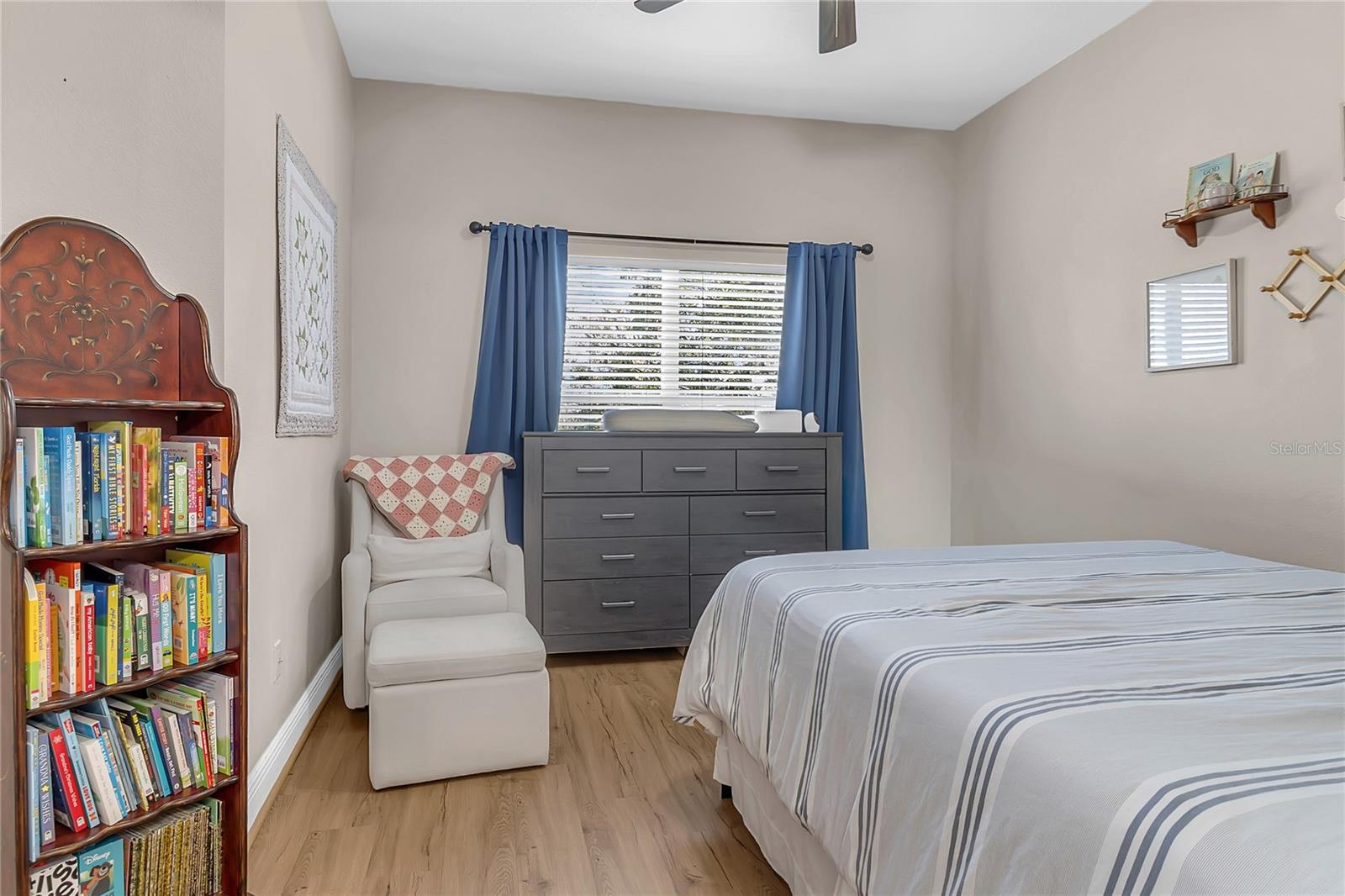 Image 19 of 30 For 28 Esther Street E