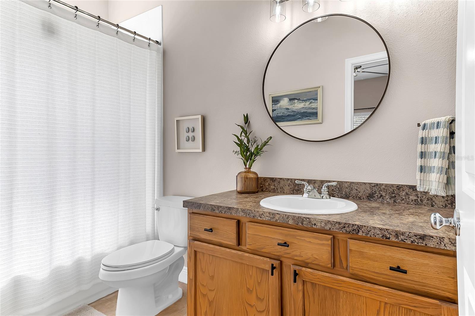 Image 21 of 30 For 28 Esther Street E