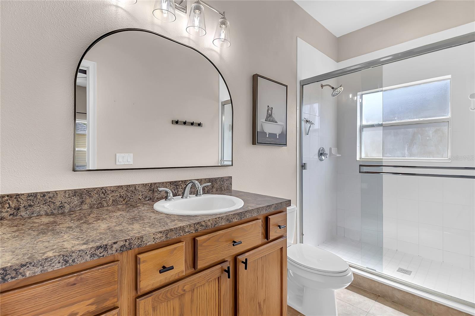 Image 25 of 30 For 28 Esther Street E