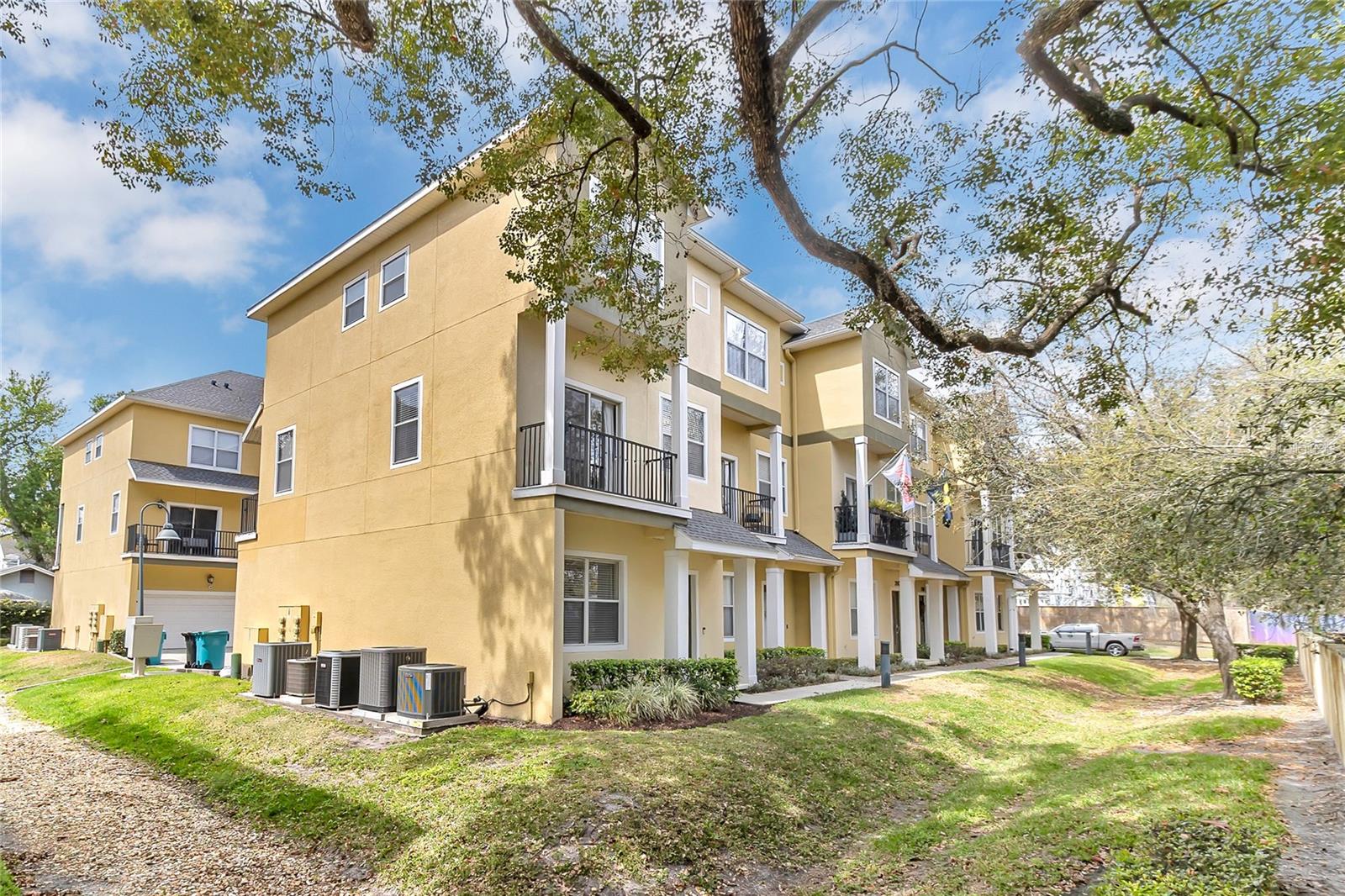 Image 4 of 30 For 28 Esther Street E