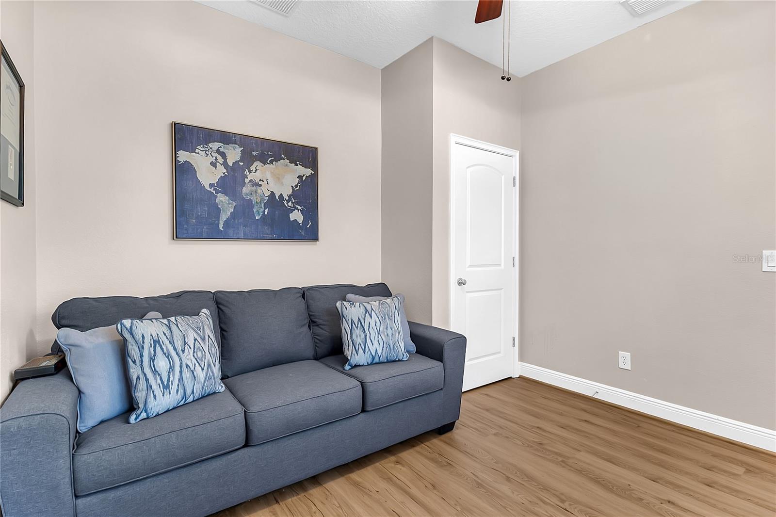 Image 8 of 30 For 28 Esther Street E