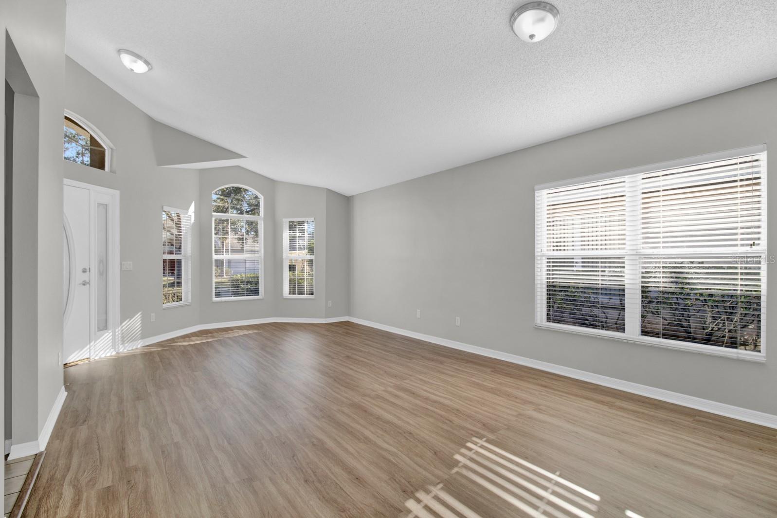 Image 14 of 36 For 2728 Runyon Circle