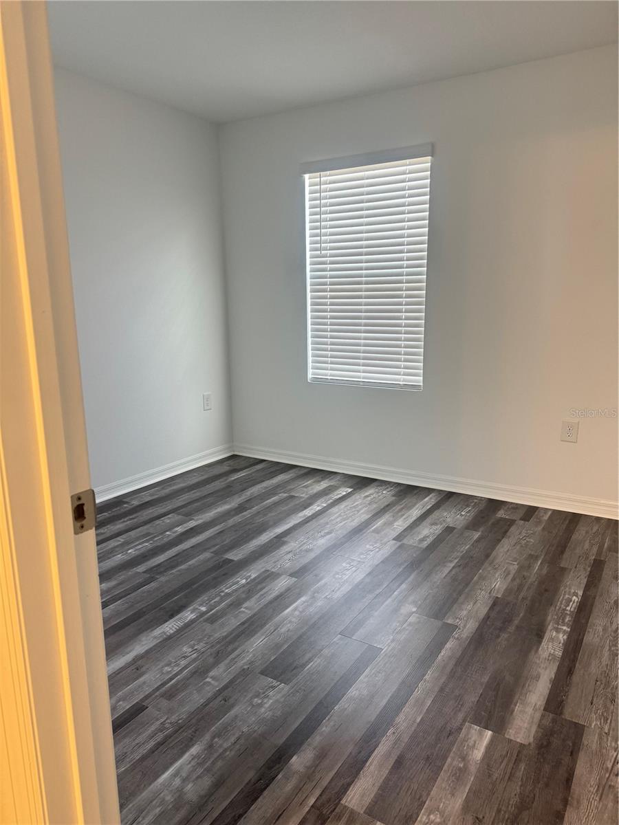 Image 11 of 23 For 233 Mandovi Street