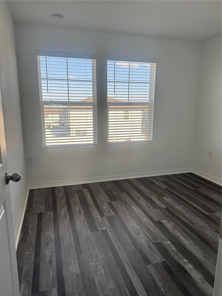Image 16 of 23 For 233 Mandovi Street