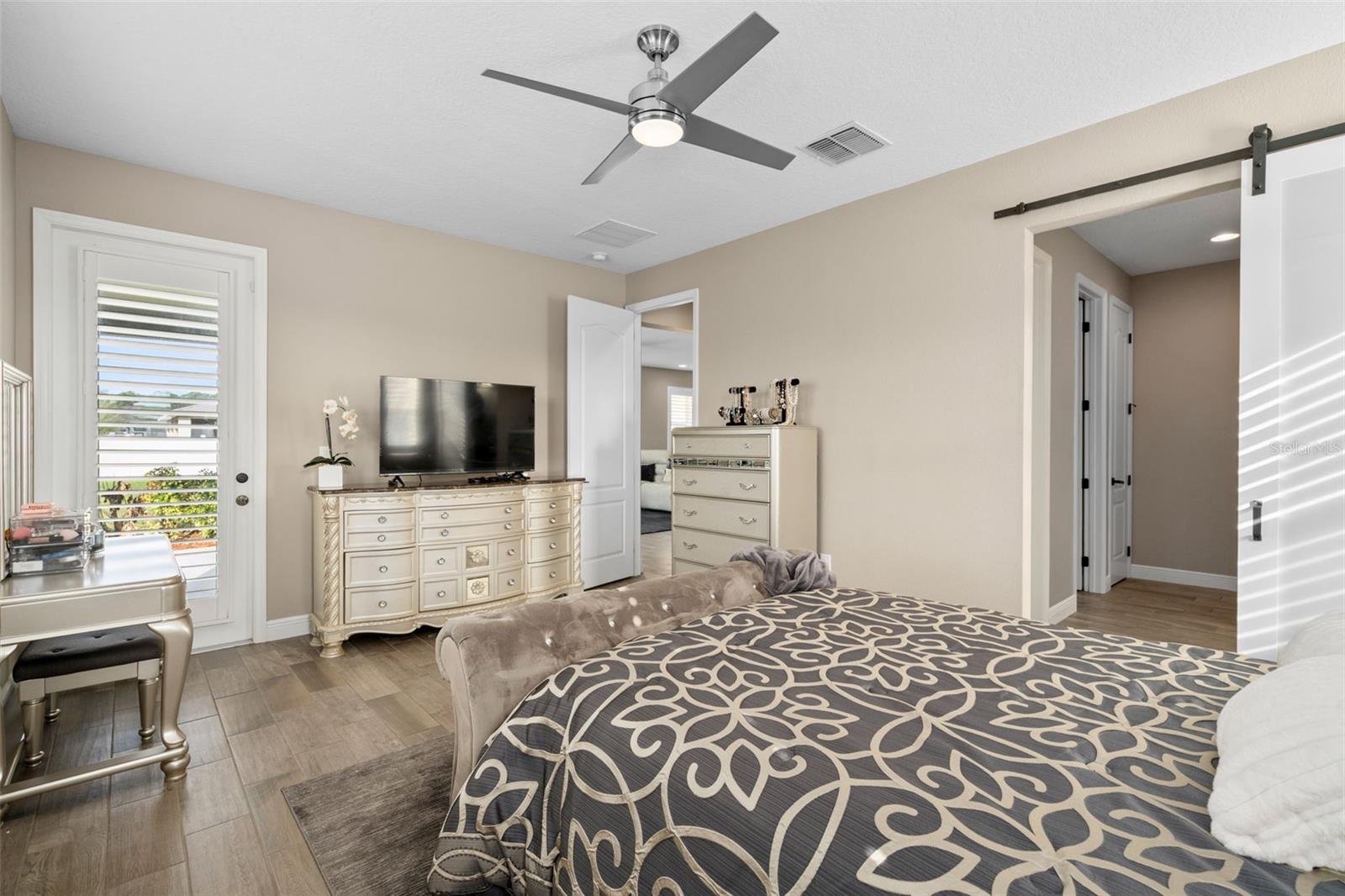 Image 19 of 38 For 5692 Western Sun Drive