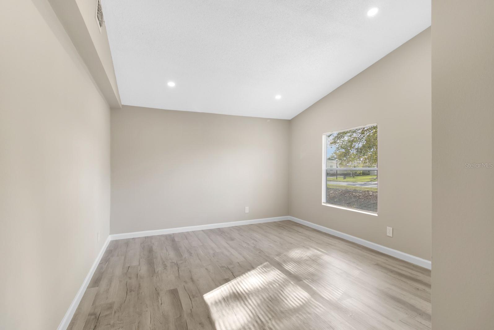 Image 26 of 48 For 217 Ellsworth Drive