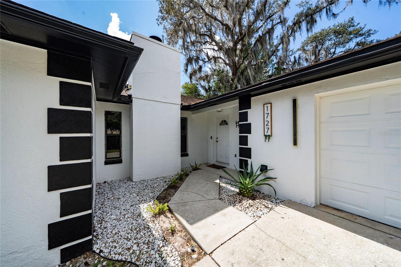 Image 3 of 35 For 1727 Sandalwood Circle Sw