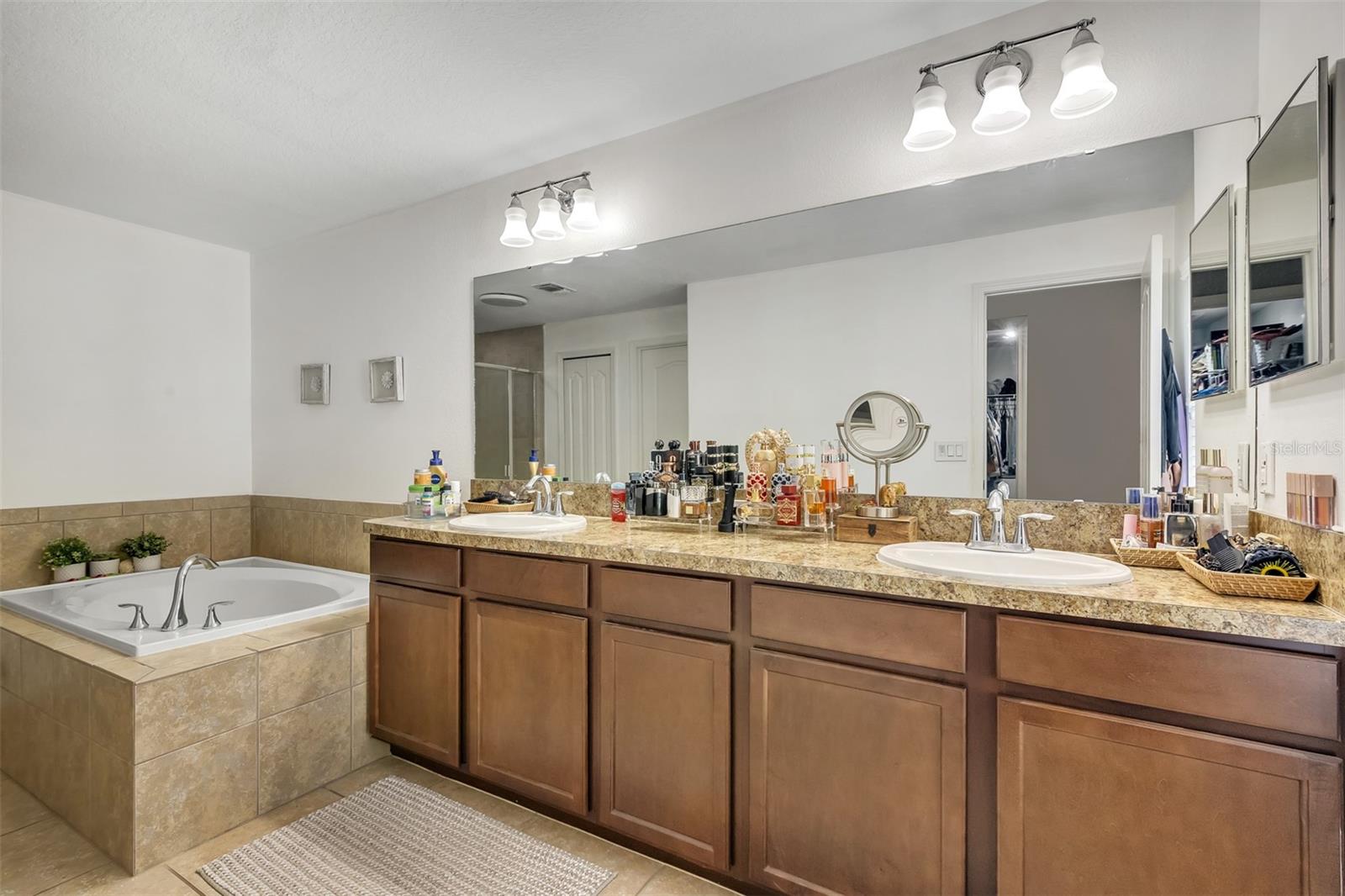 Image 18 of 36 For 3518 Rodrick Circle