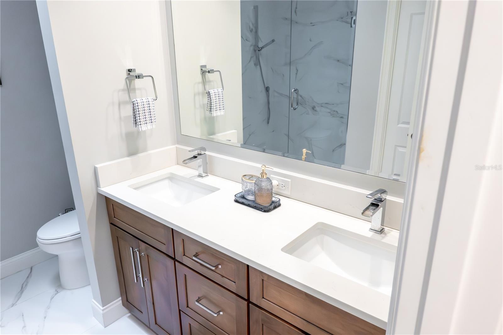 Image 26 of 63 For 5368 Majestic Oak Circle