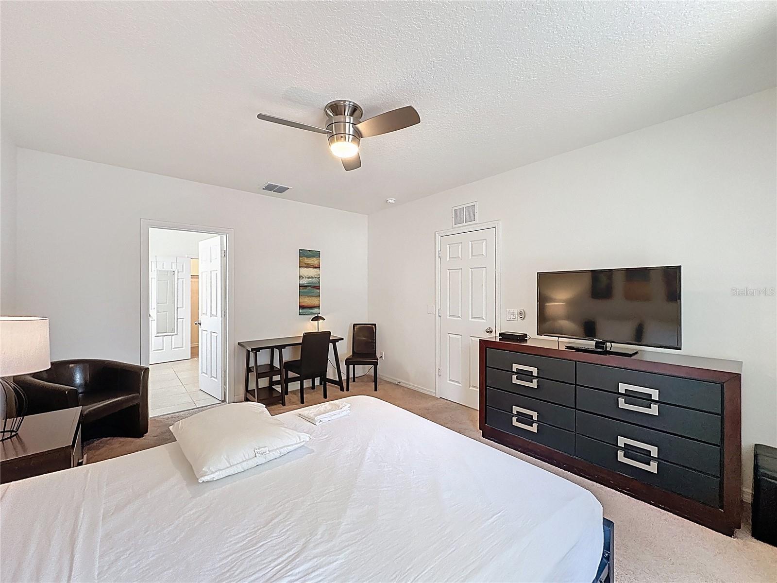 Image 33 of 52 For 1346 Yorkshire Court