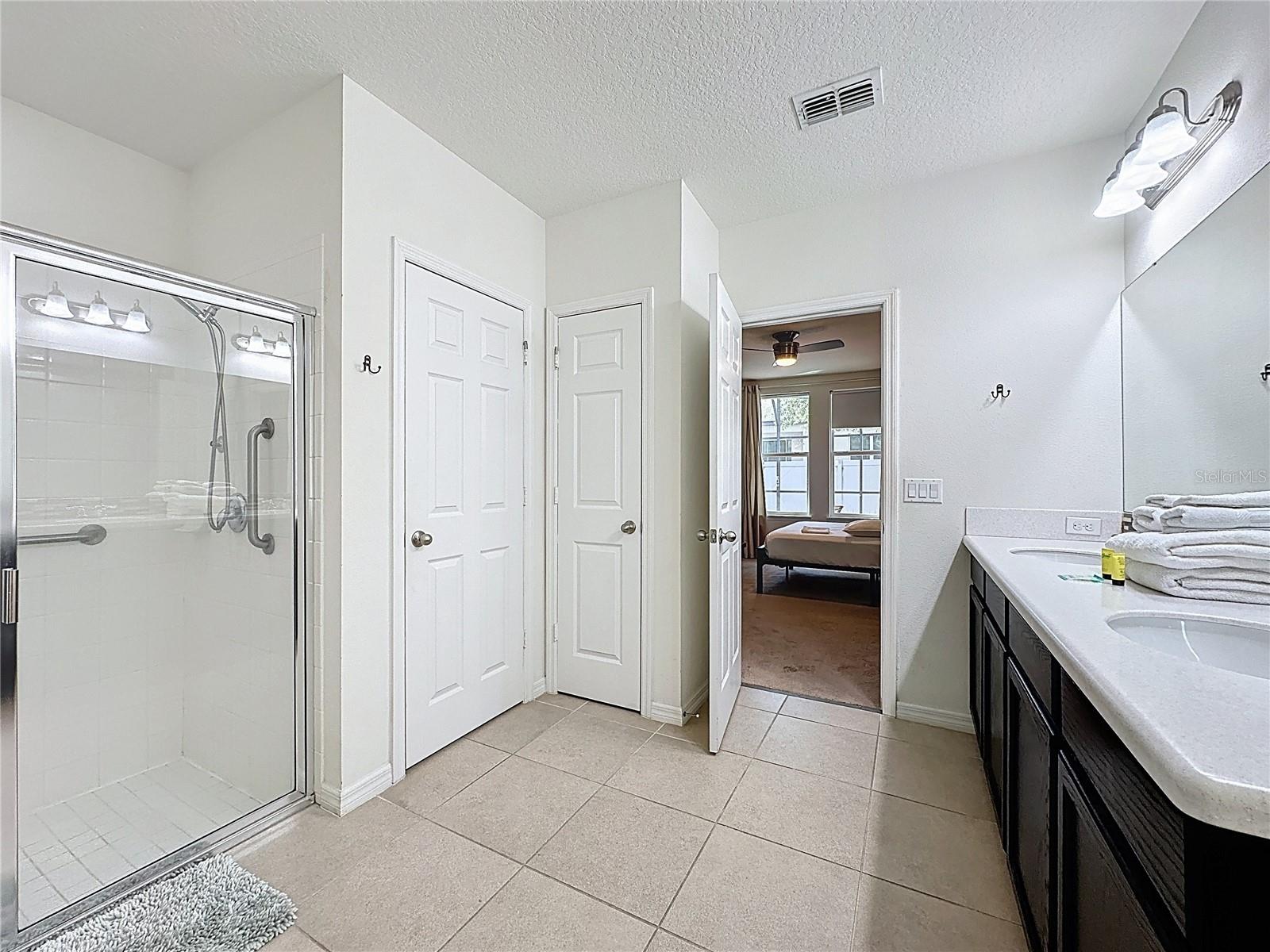 Image 35 of 52 For 1346 Yorkshire Court