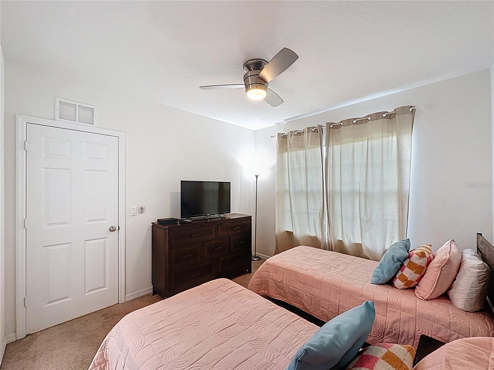 Image 38 of 52 For 1346 Yorkshire Court