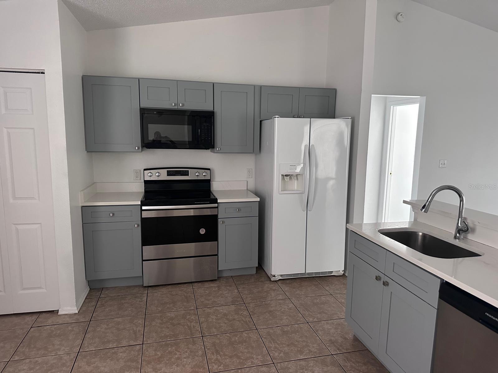 Image 5 of 14 For 1944 Sawfish Drive