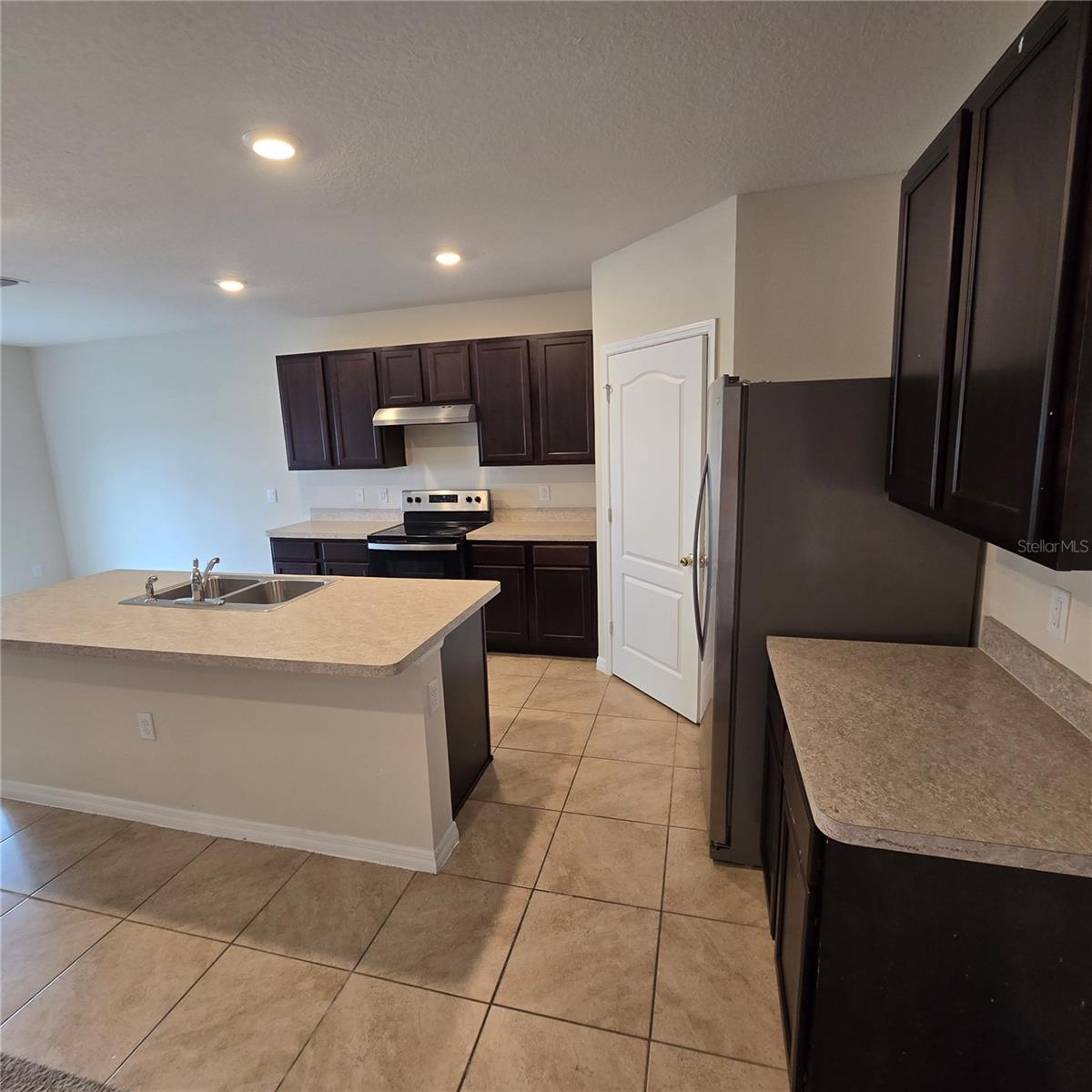 Image 9 of 49 For 814 Sun Burst Road