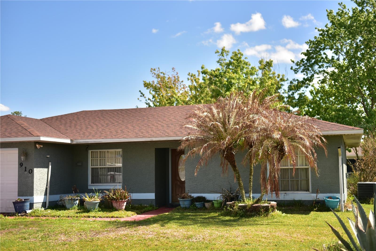 Image 2 of 9 For 910 Louvre Court