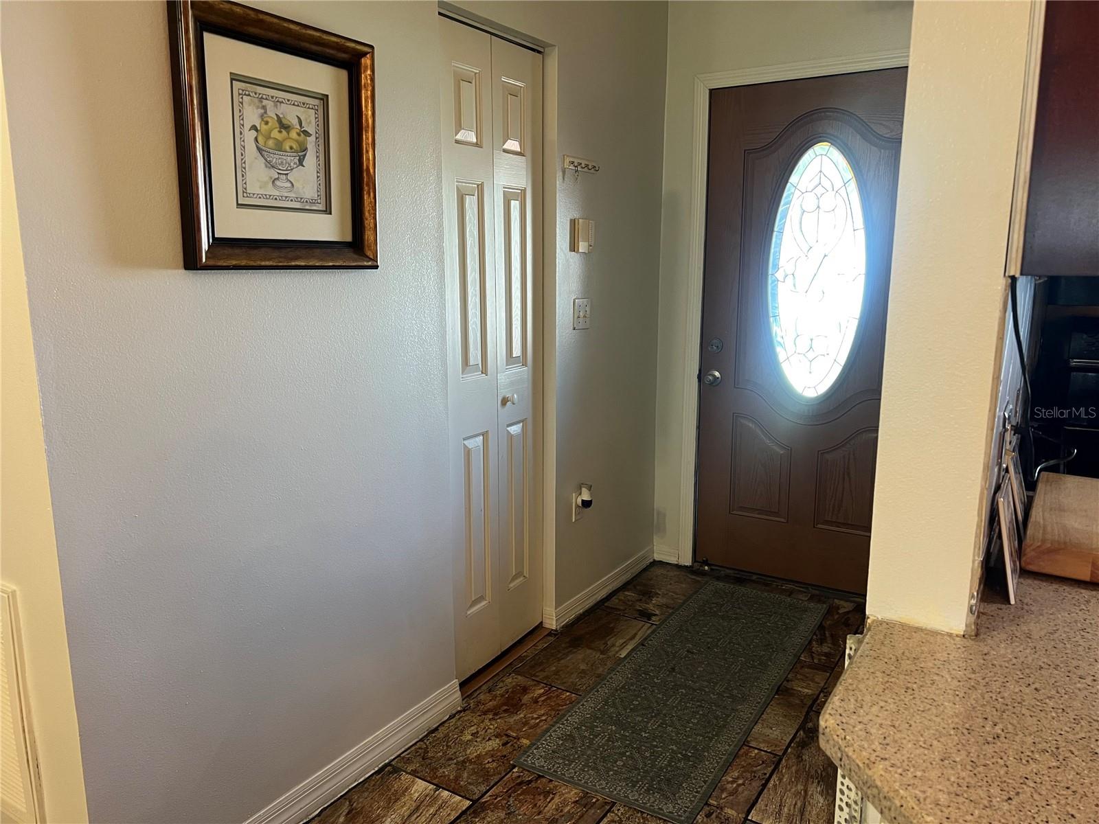 Image 5 of 9 For 910 Louvre Court