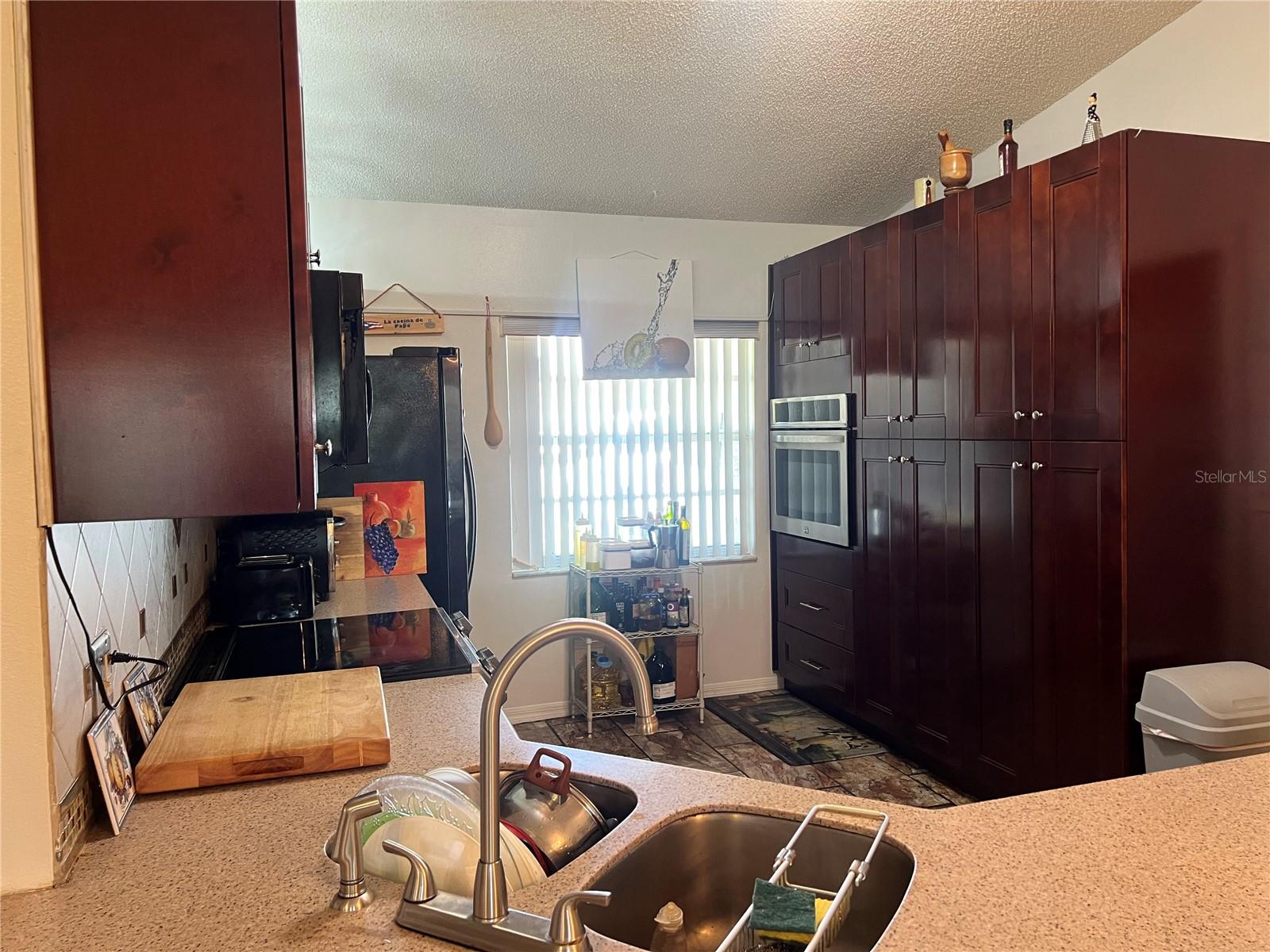 Image 9 of 9 For 910 Louvre Court