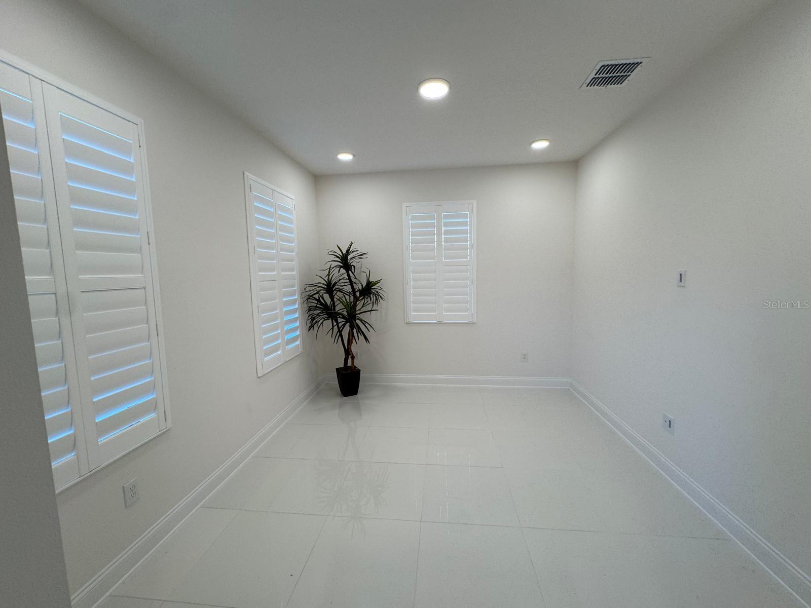 Image 15 of 35 For 16001 Grafton Way