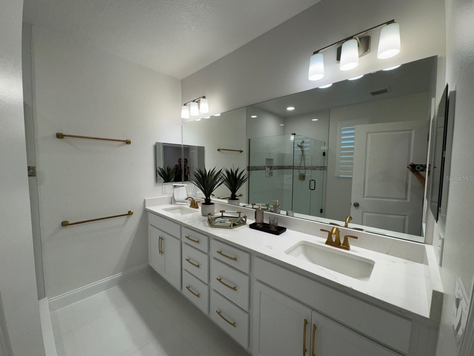 Image 21 of 35 For 16001 Grafton Way