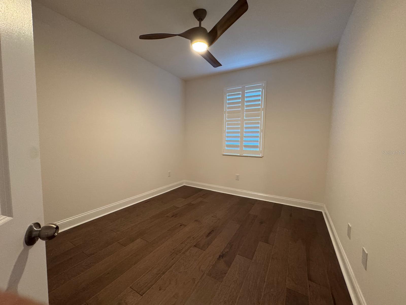 Image 25 of 35 For 16001 Grafton Way