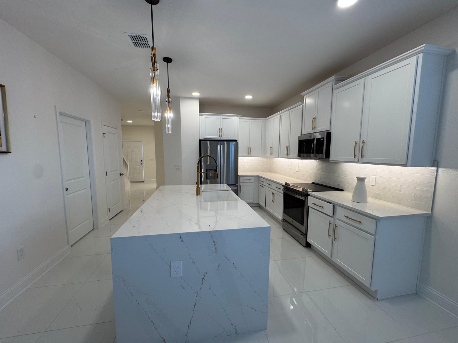 Image 5 of 35 For 16001 Grafton Way