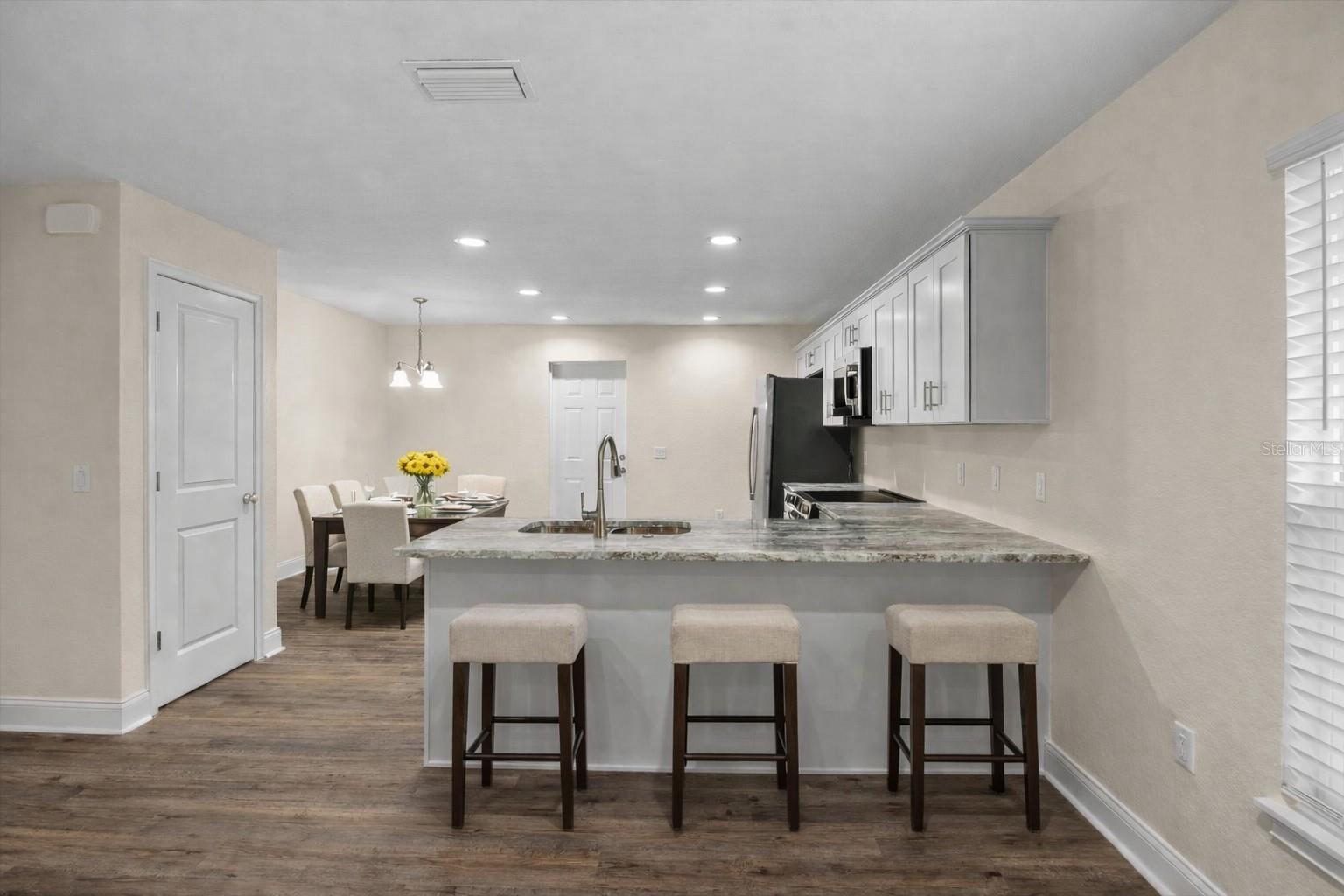 Image 13 of 36 For 106 Sunset Boulevard