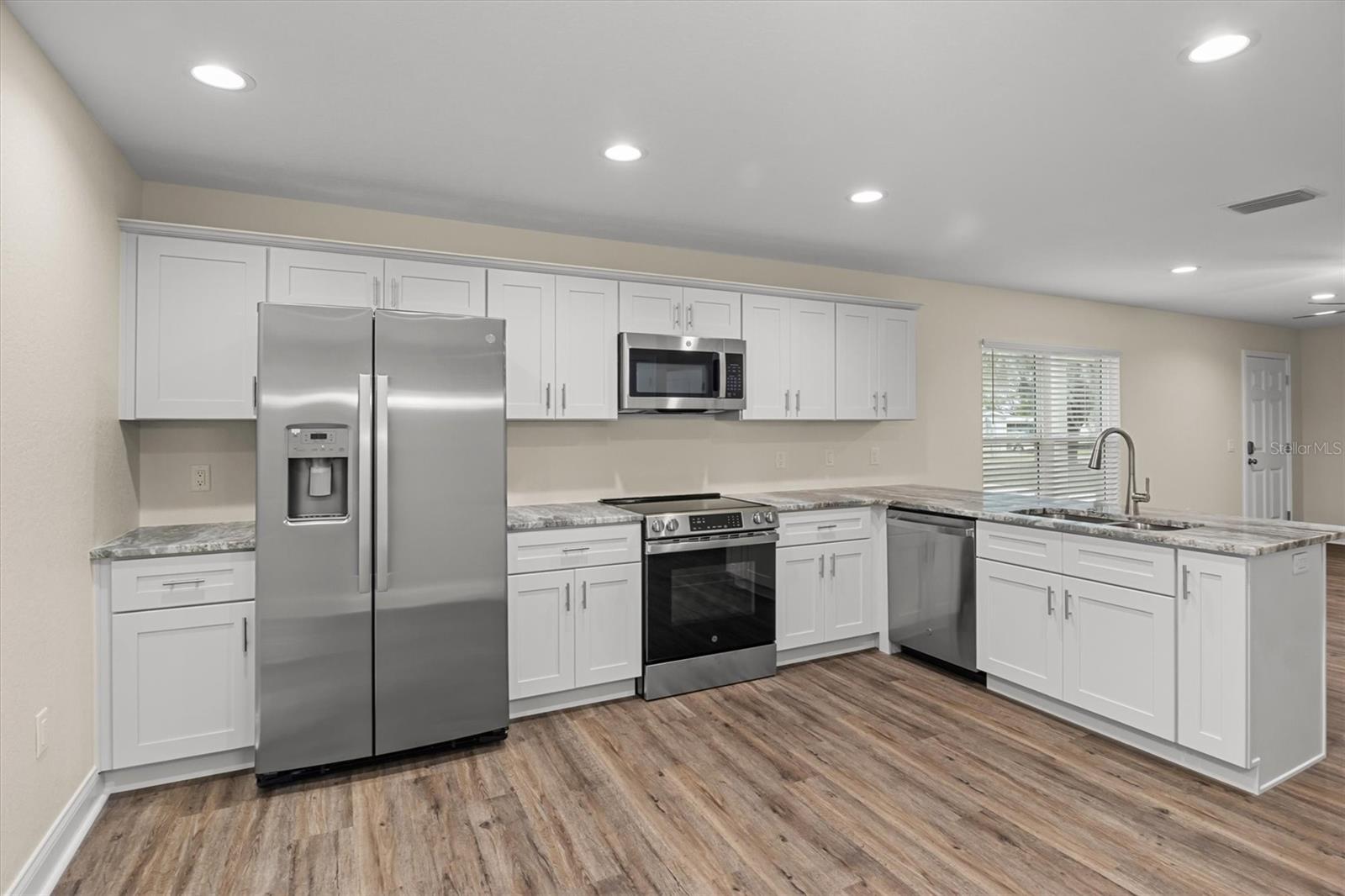 Image 16 of 36 For 106 Sunset Boulevard