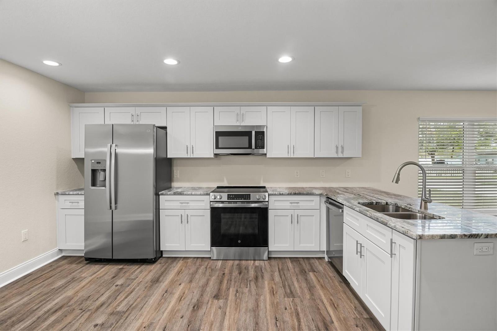 Image 17 of 36 For 106 Sunset Boulevard