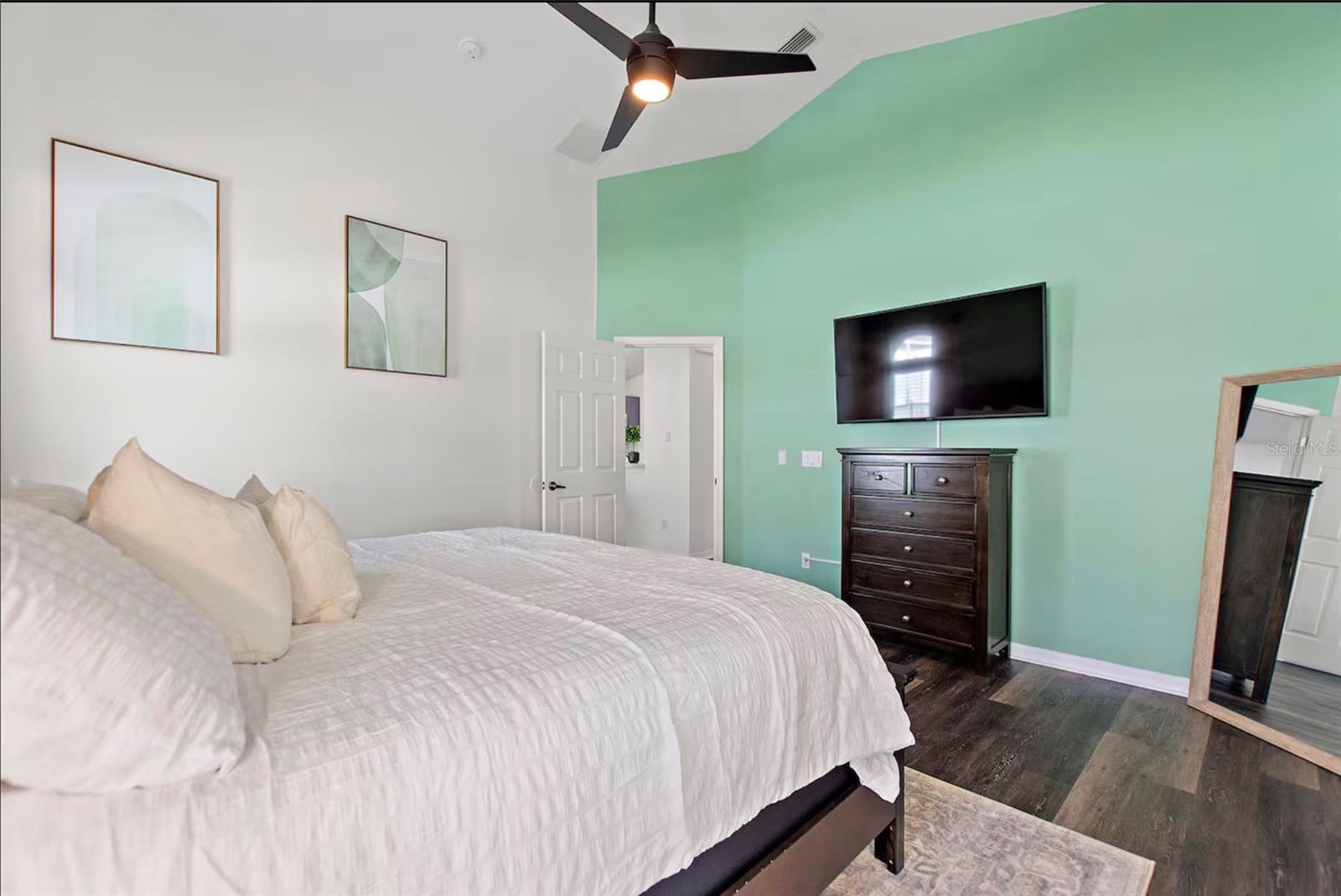 Image 13 of 37 For 431 Lockbreeze Drive