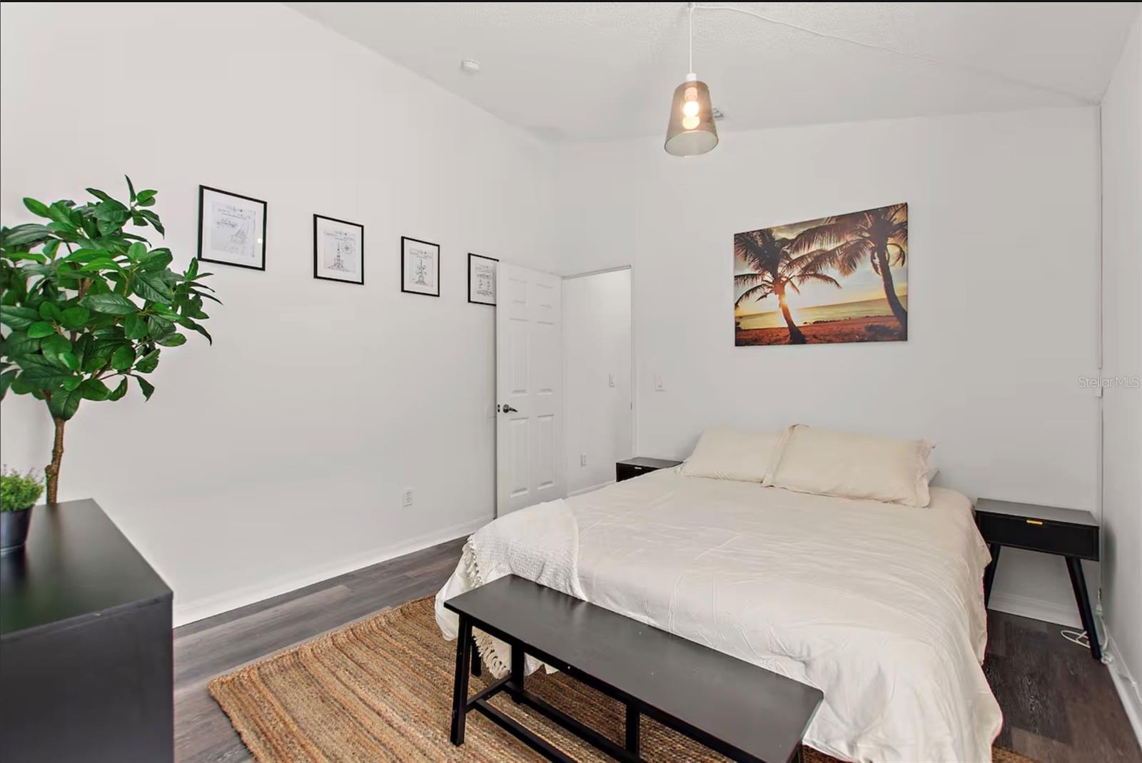 Image 16 of 37 For 431 Lockbreeze Drive