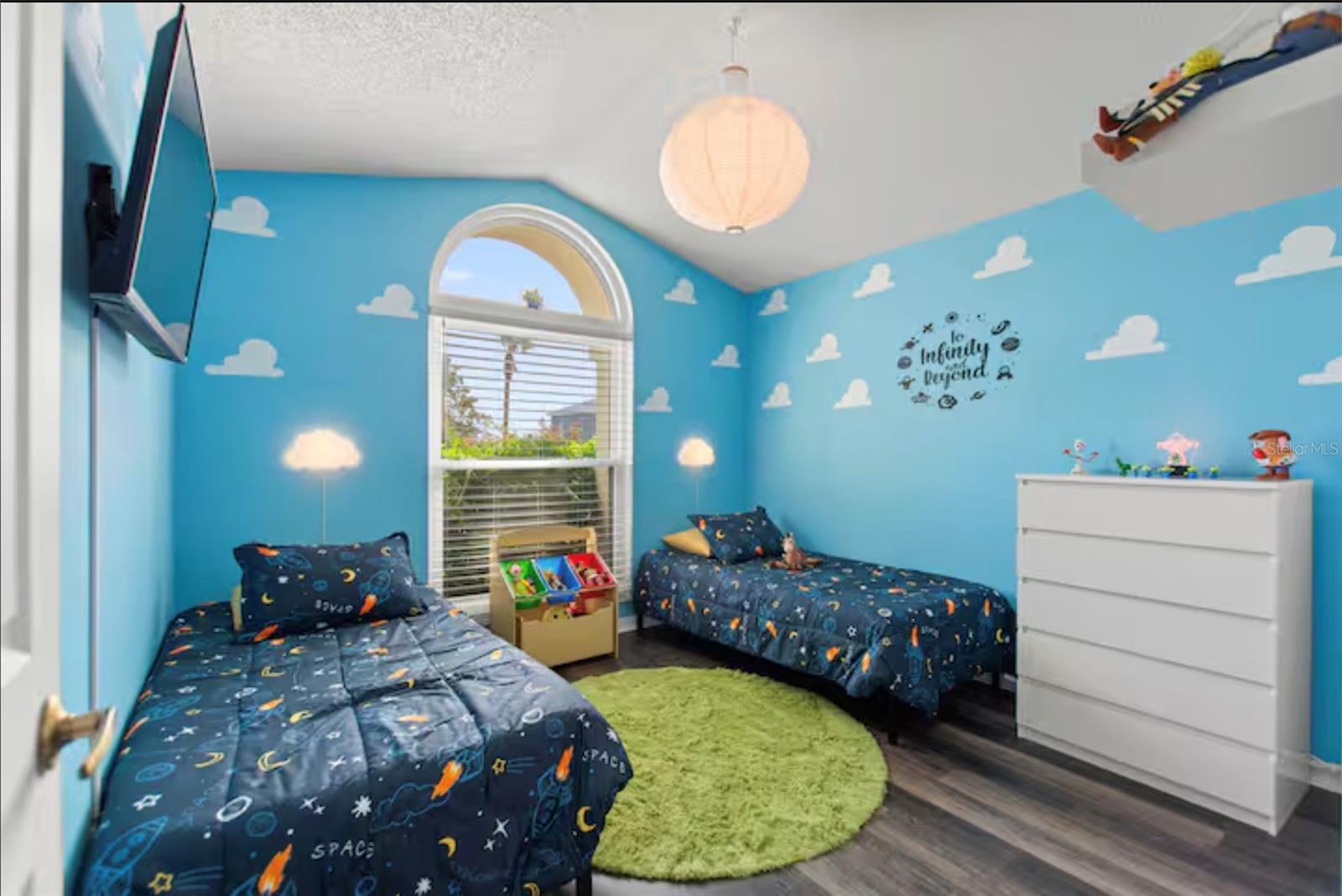 Image 18 of 37 For 431 Lockbreeze Drive