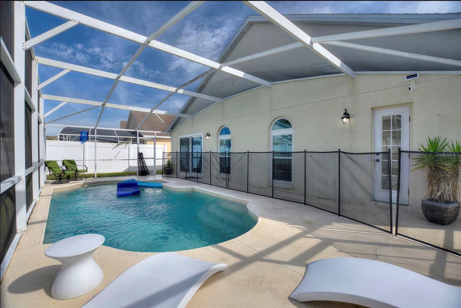 Image 25 of 37 For 431 Lockbreeze Drive