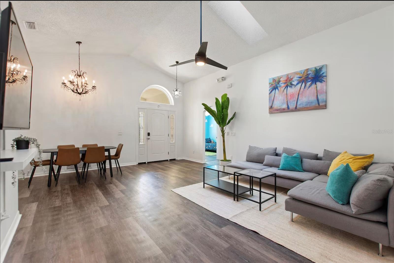 Image 5 of 37 For 431 Lockbreeze Drive