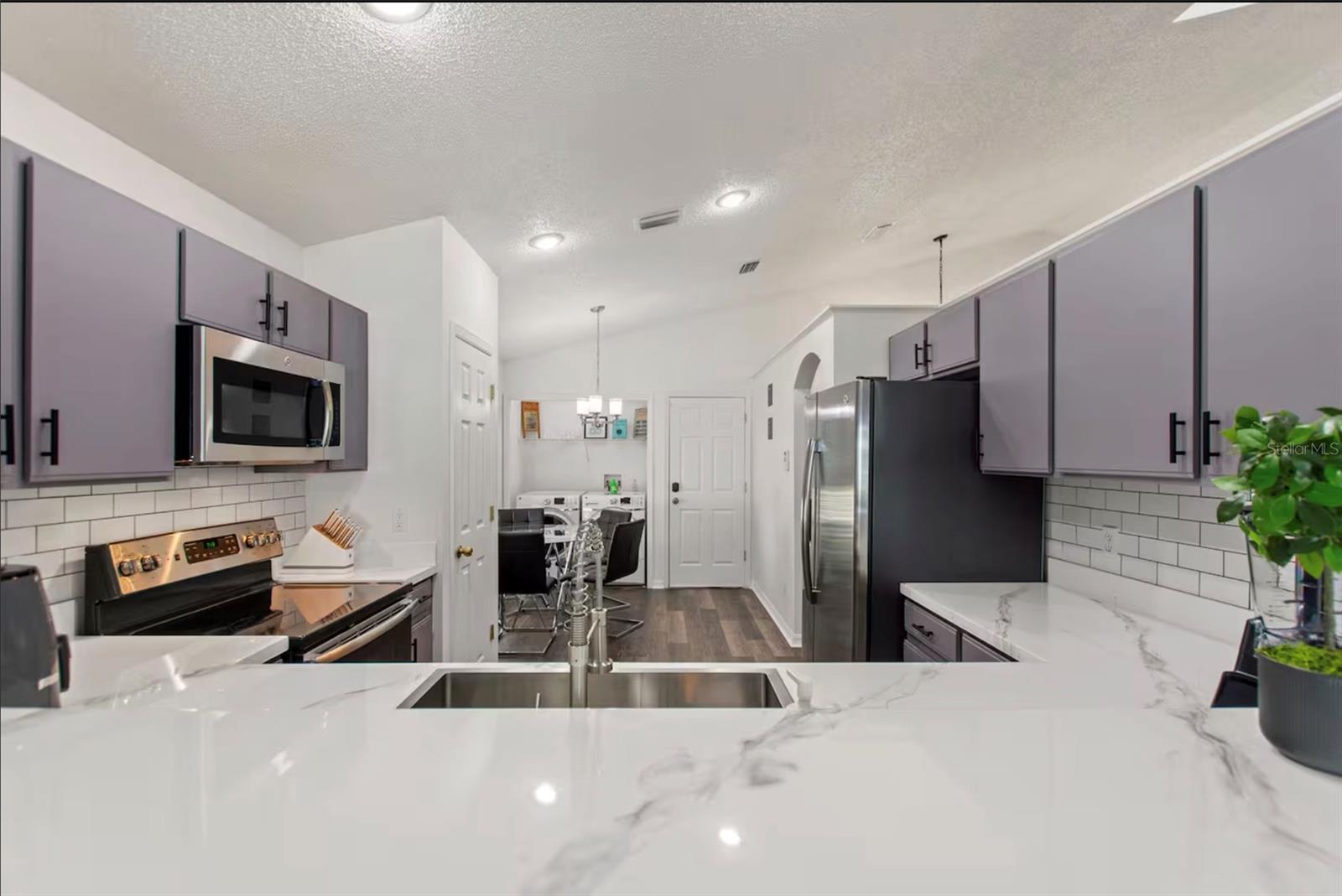 Image 6 of 37 For 431 Lockbreeze Drive