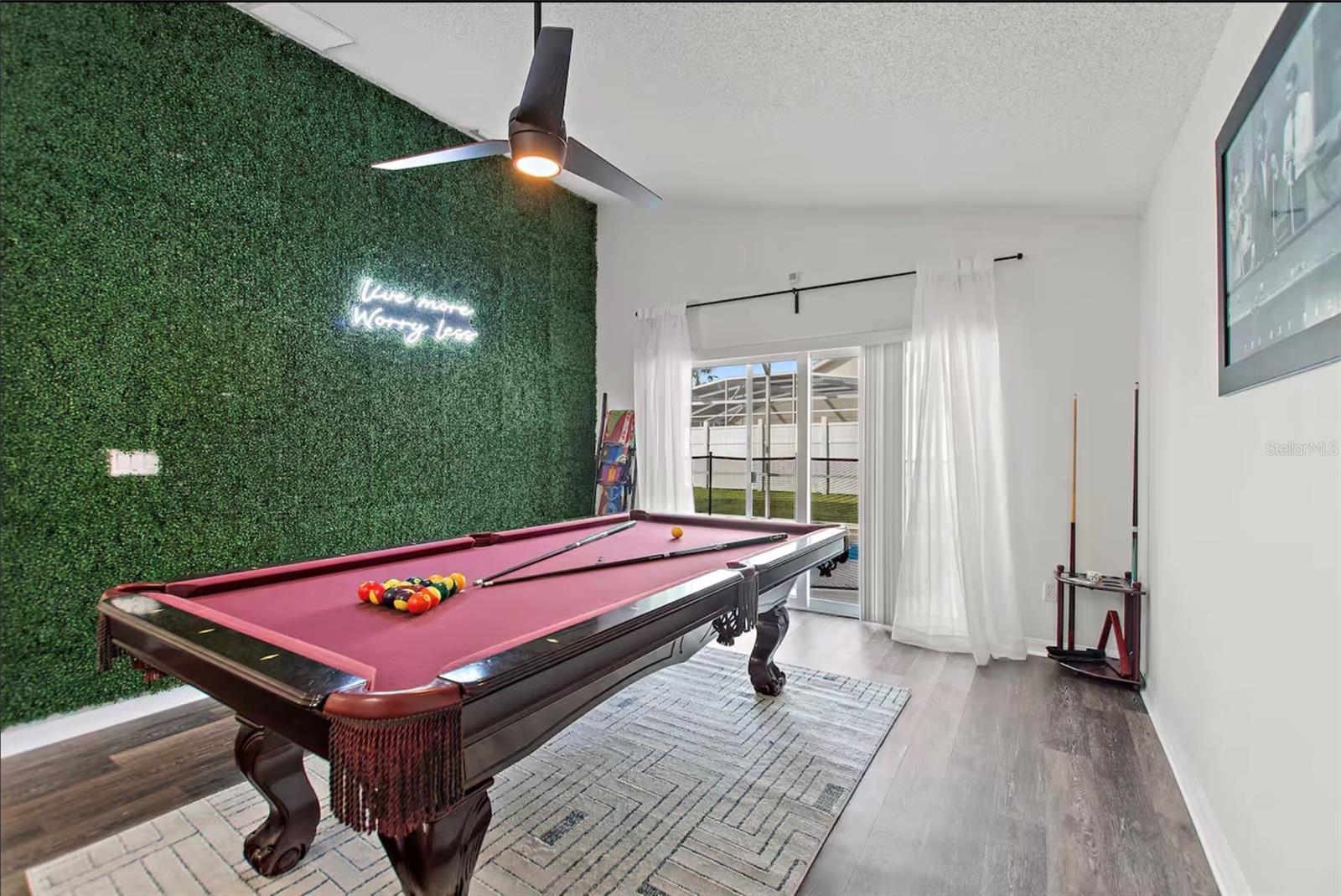 Image 9 of 37 For 431 Lockbreeze Drive