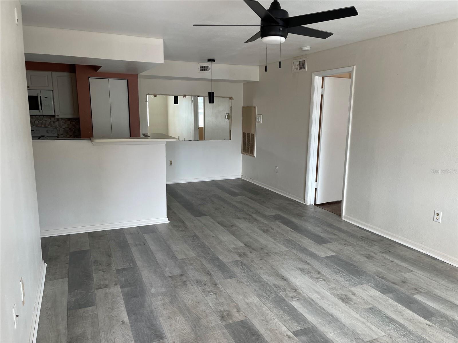 Image 3 of 12 For 3016 Parkway Boulevard 303