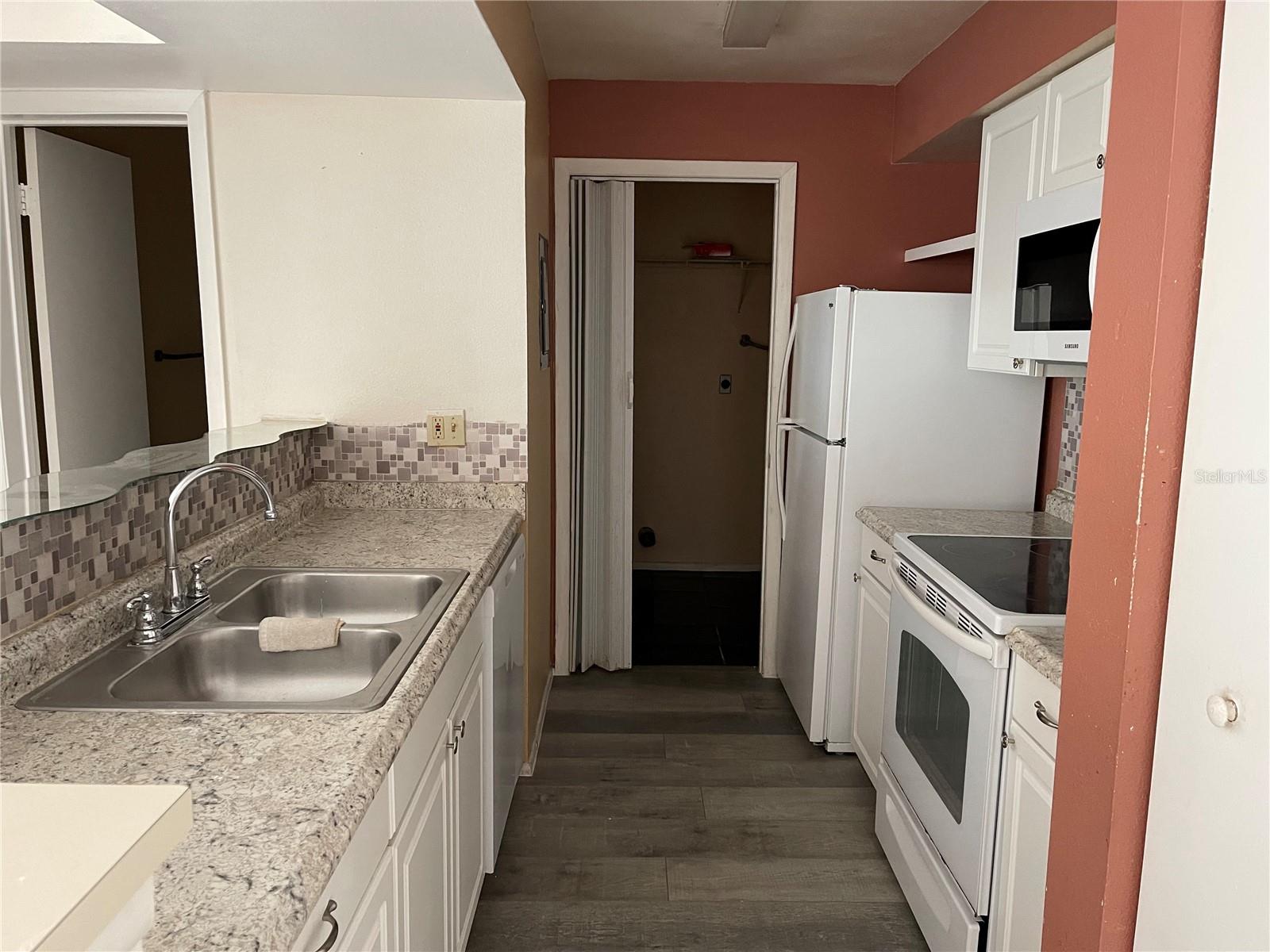 Image 4 of 12 For 3016 Parkway Boulevard 303