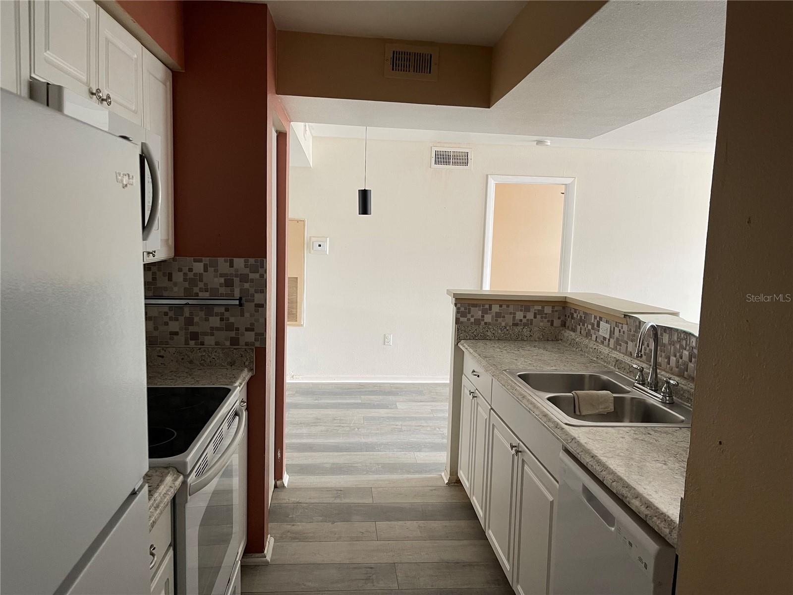 Image 5 of 12 For 3016 Parkway Boulevard 303