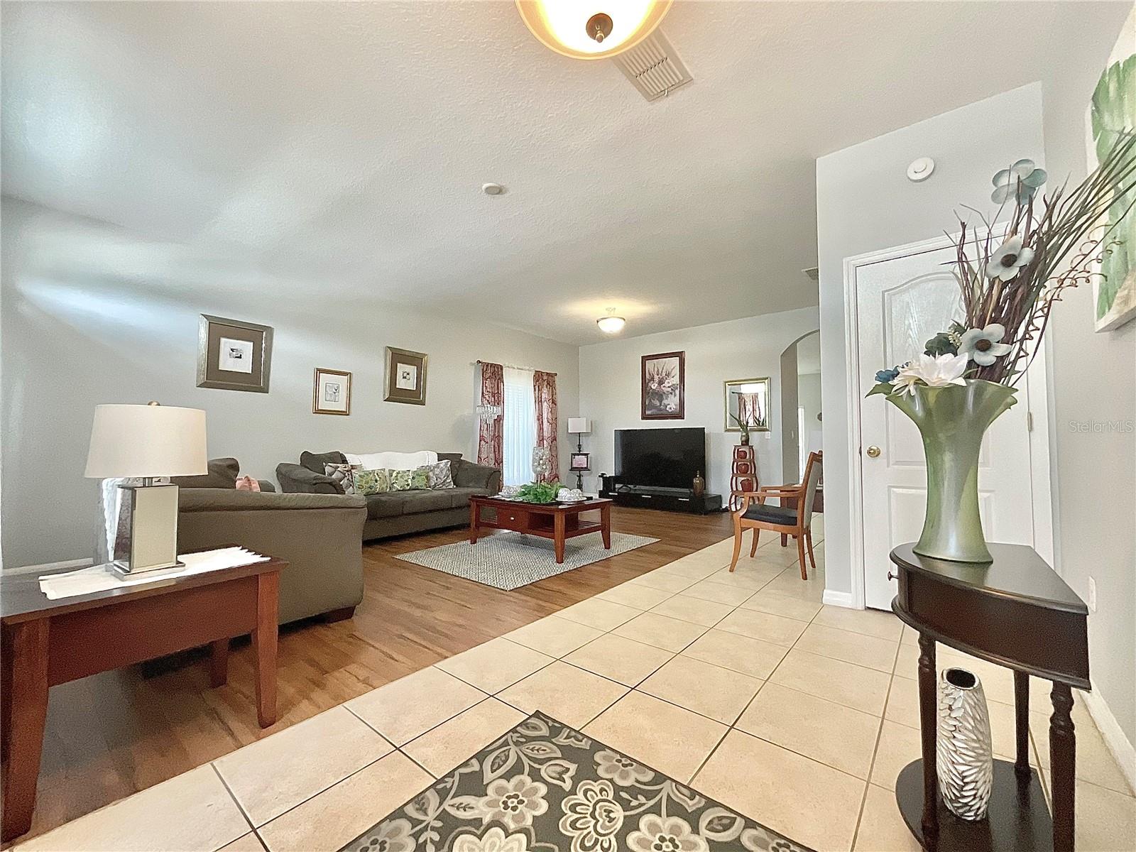 Image 2 of 17 For 907 Hacienda Circle