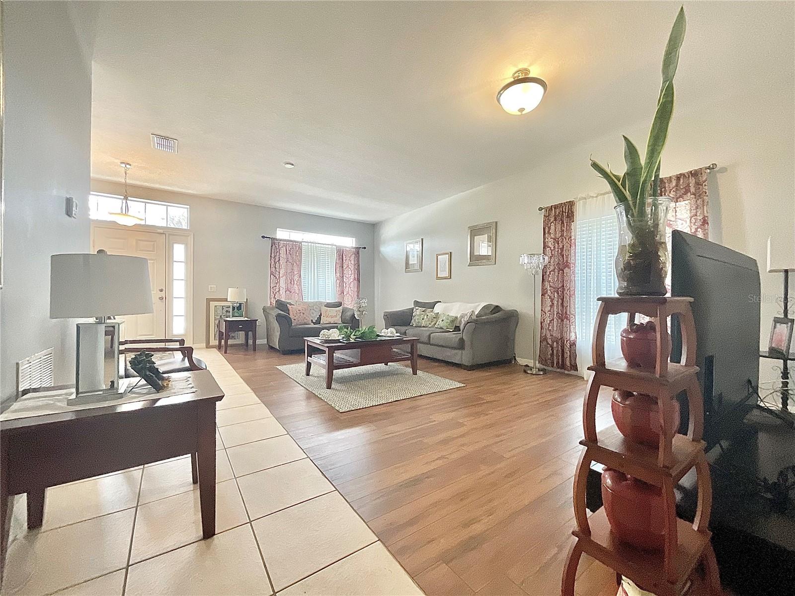 Image 3 of 17 For 907 Hacienda Circle