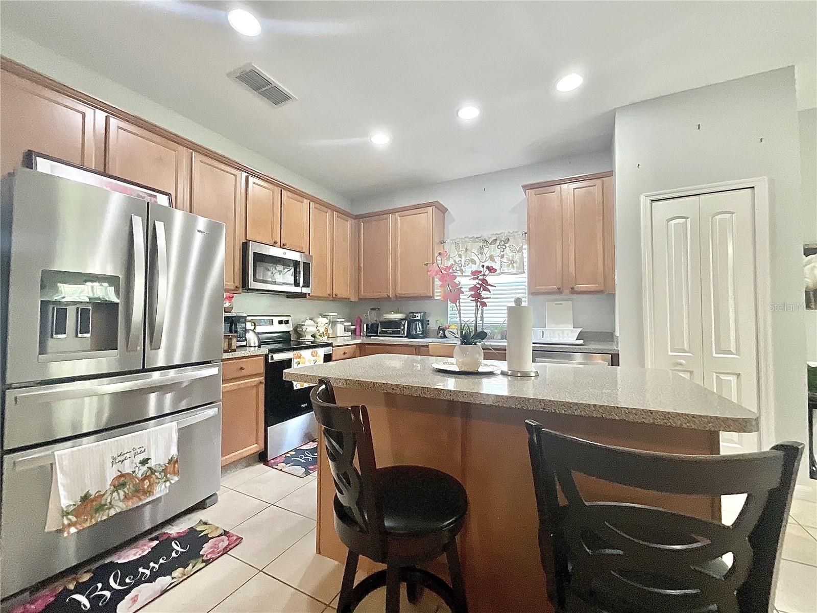 Image 5 of 17 For 907 Hacienda Circle