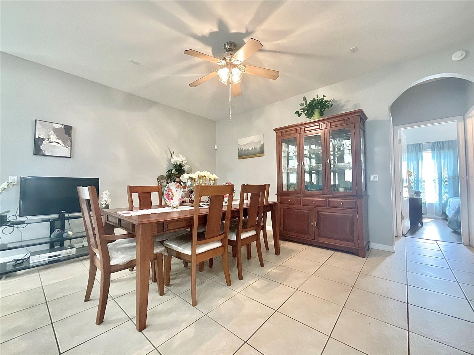 Image 7 of 17 For 907 Hacienda Circle