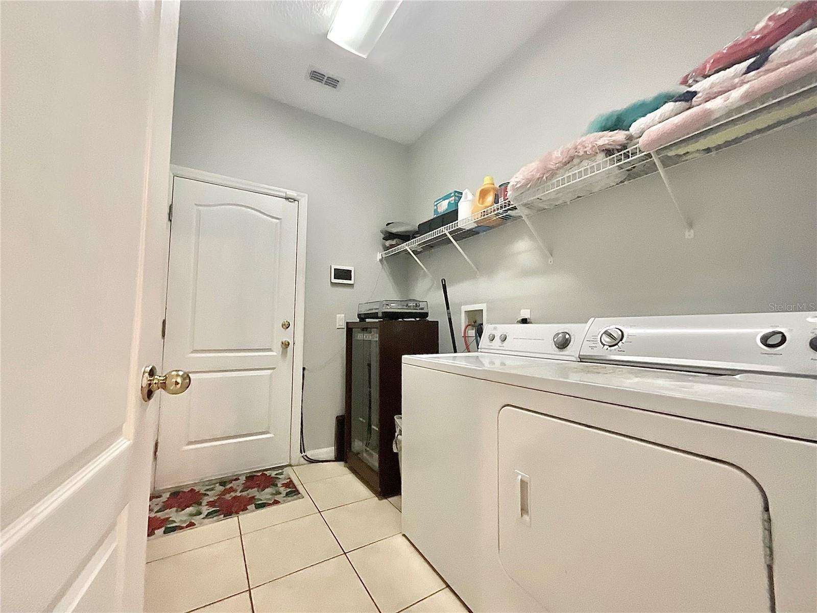 Image 8 of 17 For 907 Hacienda Circle