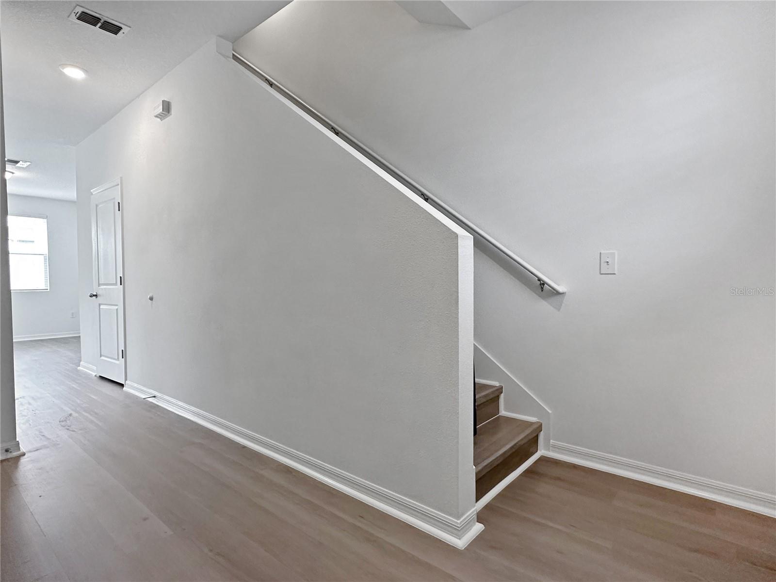 Image 11 of 27 For 959 Grandin Street