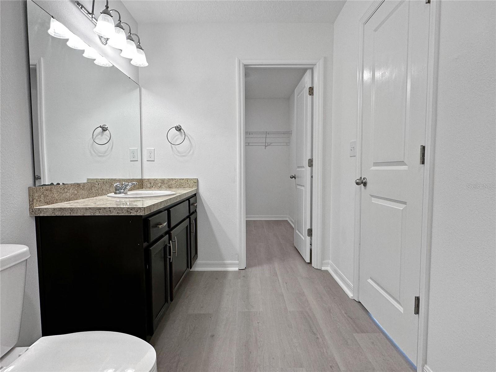 Image 15 of 27 For 959 Grandin Street