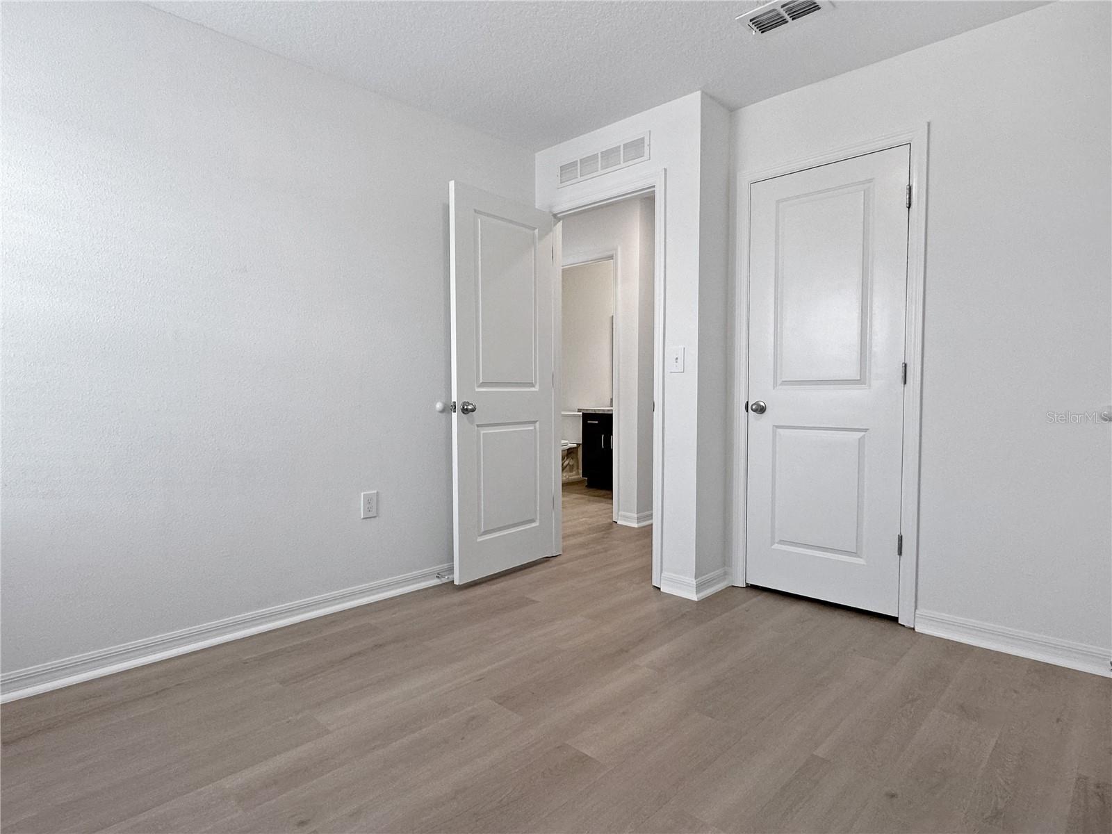 Image 17 of 27 For 959 Grandin Street