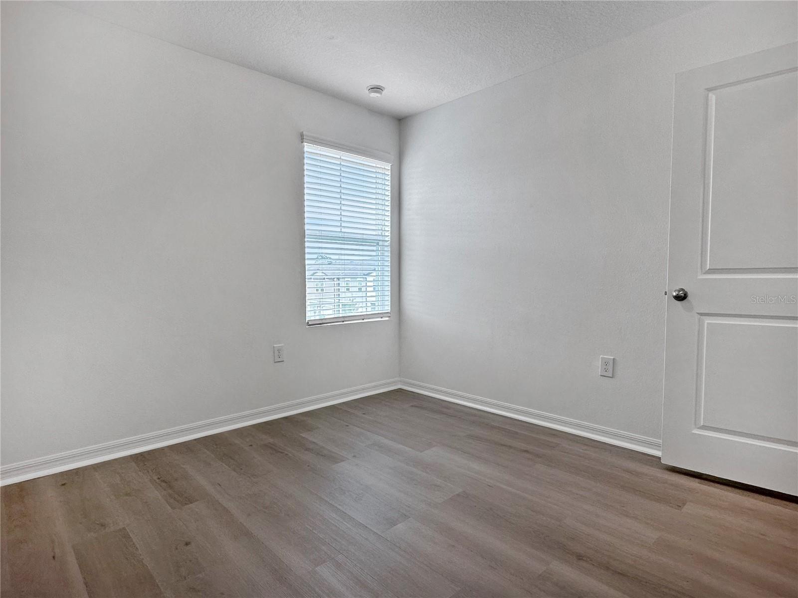 Image 18 of 27 For 959 Grandin Street