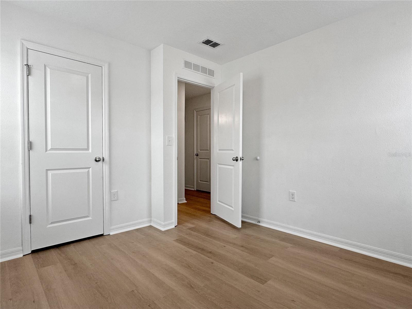 Image 20 of 27 For 959 Grandin Street